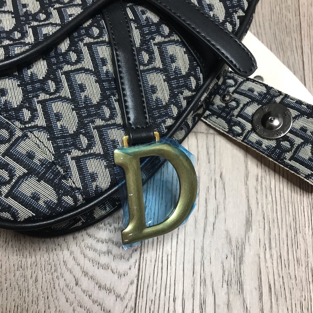 [SOLD] DIOR Saddle Bag Navy 💕💕 - Picture 4 of 9